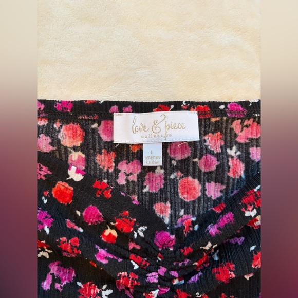 NWOT - Love & Piece Top.  Size Large - Picture 11 of 13